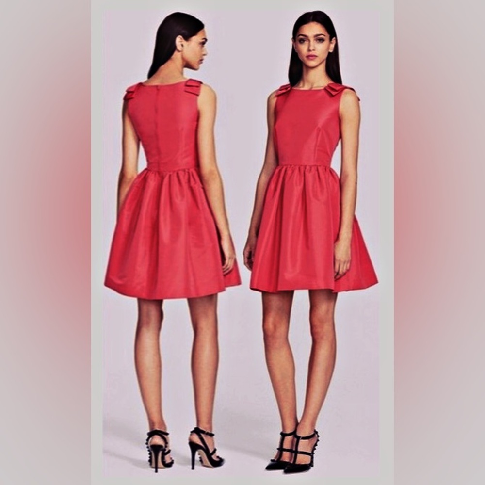 RED VALENTINO Signature Bow
Embellished Shoulder Night Out Size 40 / US 8